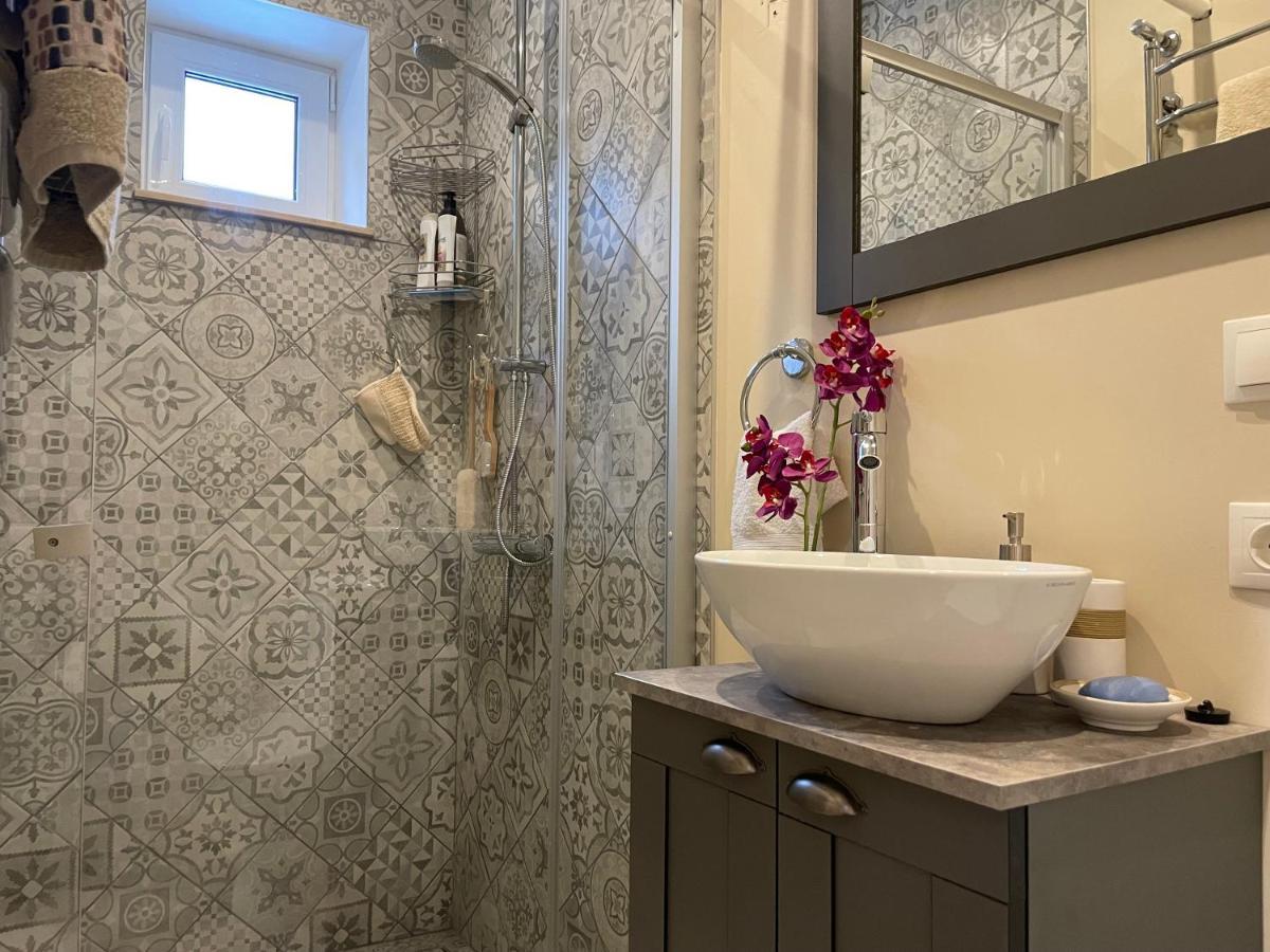 Pristine 1Br Apt In City Center W/ Patio And Parking Riga Esterno foto